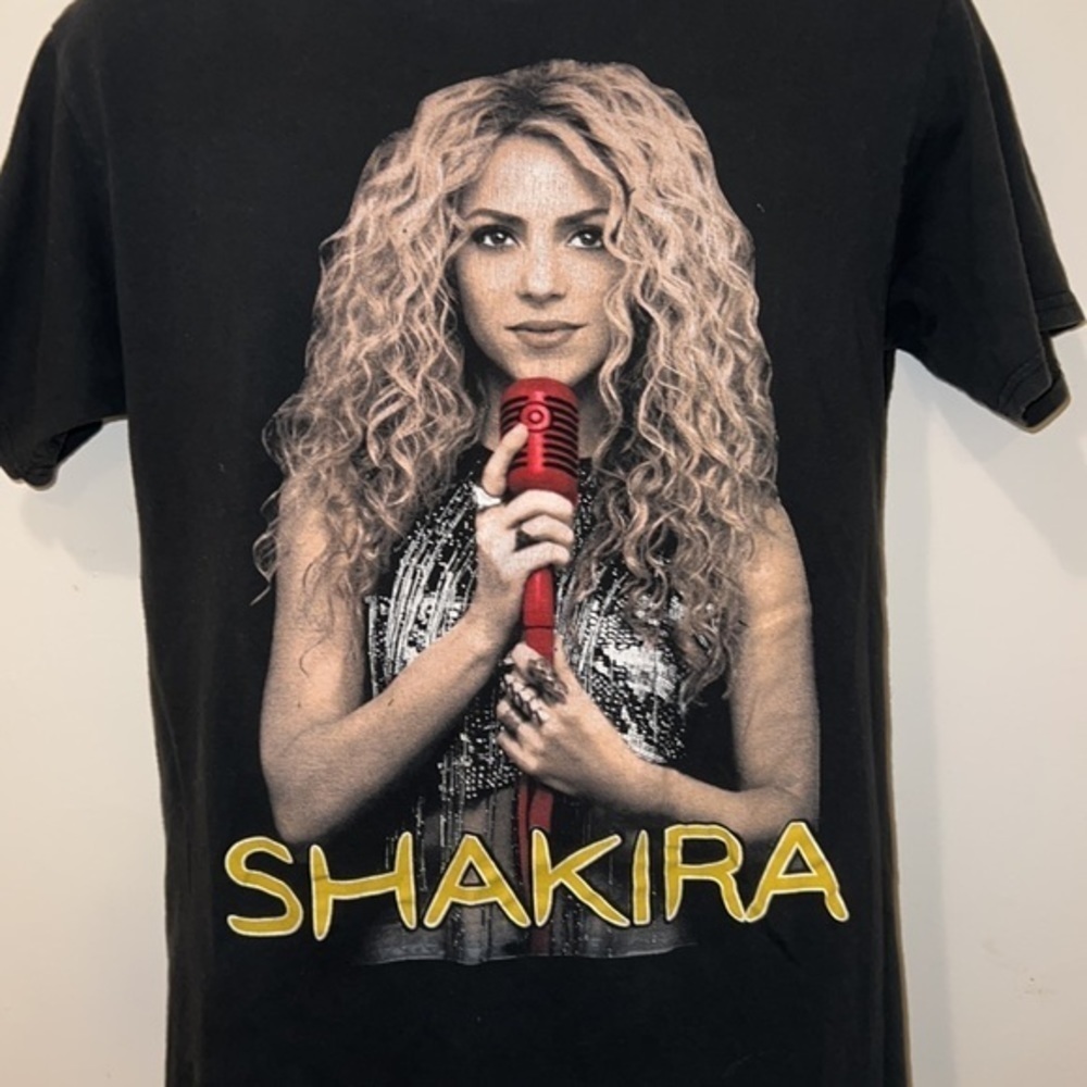 Unisex Shakira 2018 El Dorado World Tour Distressed Graphic Tee - Picture 5 of 12